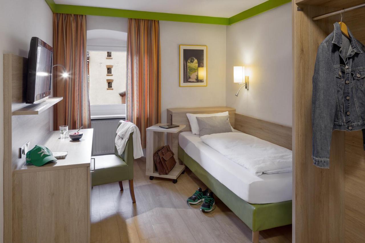 Wirtshaus & Hotel Goldener Greif Edelsfeld Zewnętrze zdjęcie