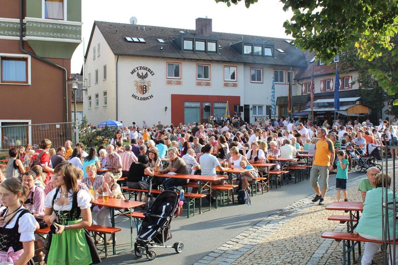 Wirtshaus & Hotel Goldener Greif Edelsfeld Zewnętrze zdjęcie